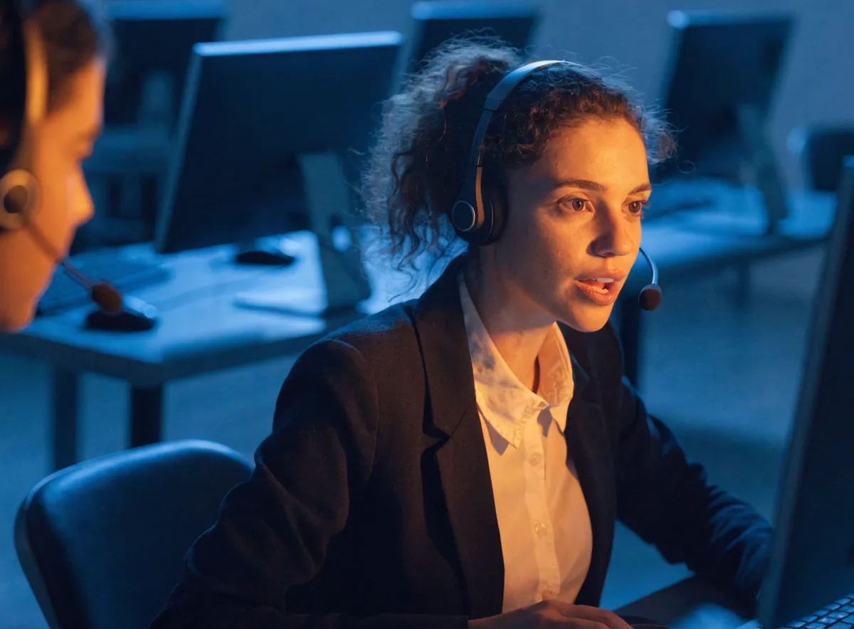 Agente de contact center en una campaña de captación de clientes de seguros de salud
